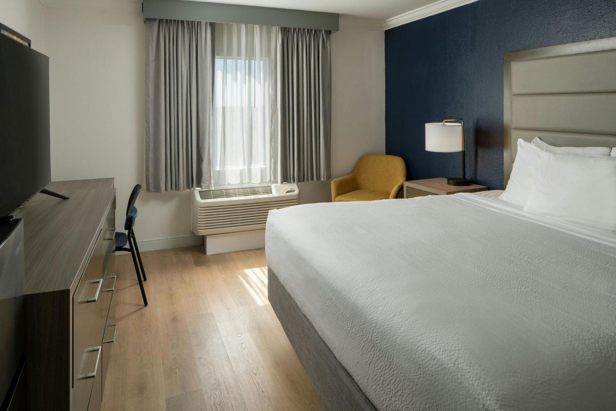 Hotel Express By Marriott 1-10 3*