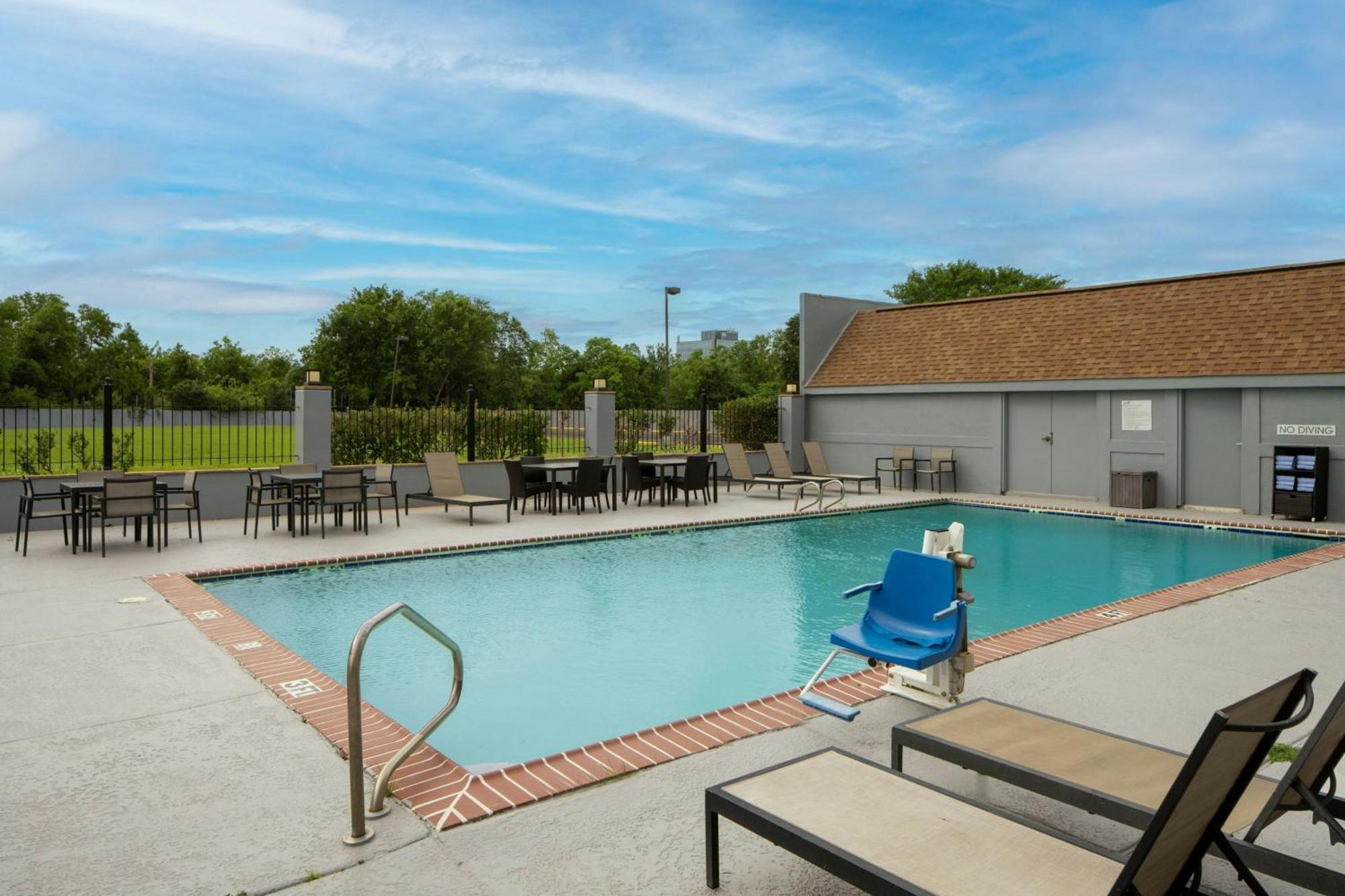 Express By Marriott 1-10 Hotel New Orleans
